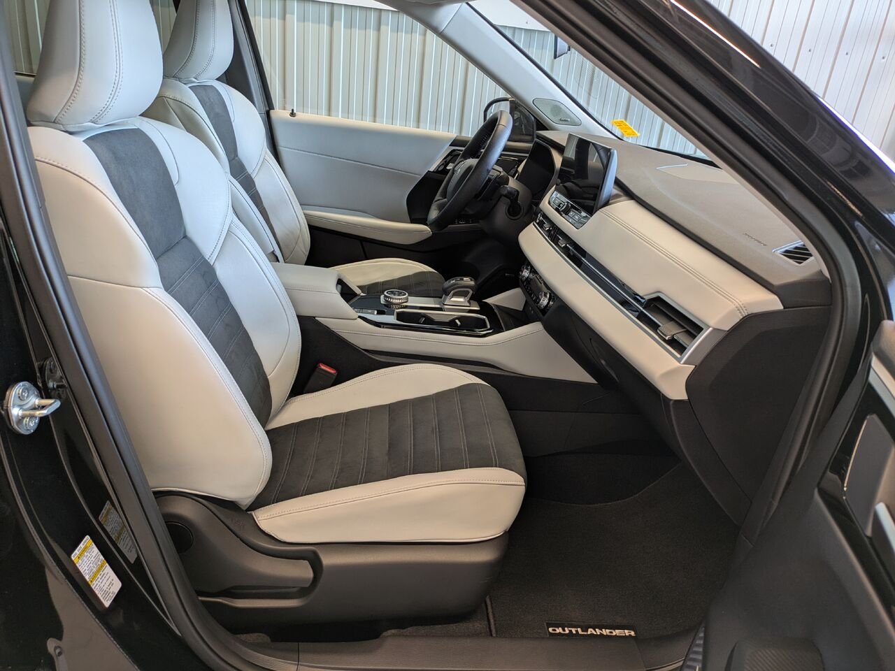 2025 Mitsubishi Outlander Black Gatineau - photo #15