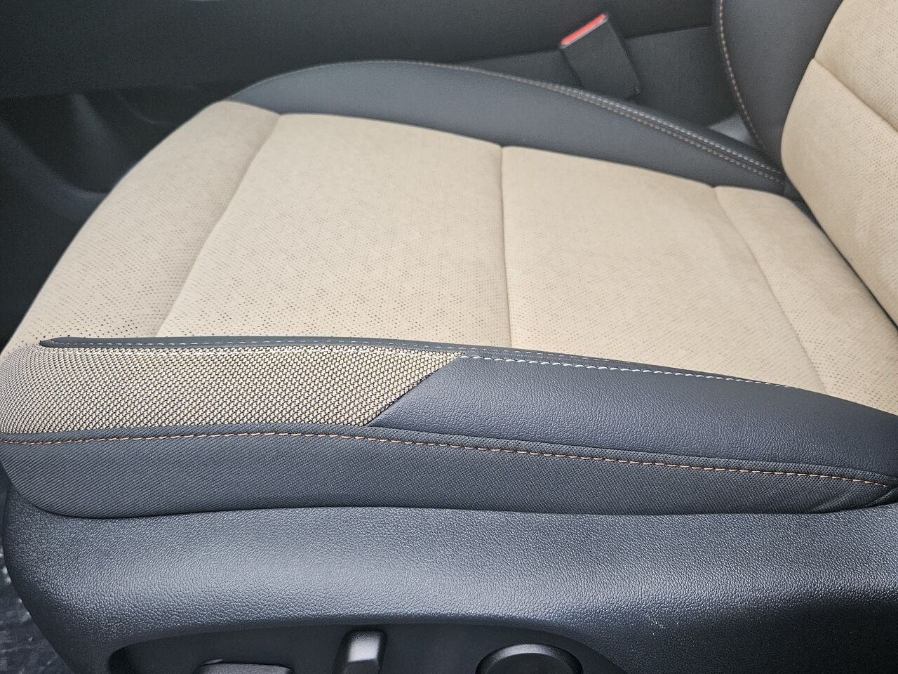 2027 Chevrolet Equinox 4 portes 4RM ACTIV Mosaic Black Metallic Thetford Mines - photo #14