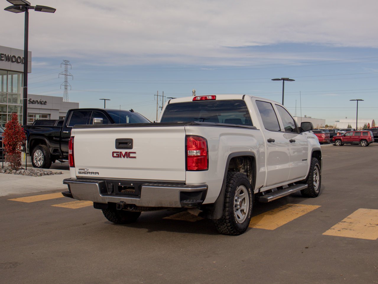 2017 GMC Sierra 1500 4WD Crew Cab 143.5 White Sherwood Park - photo #9