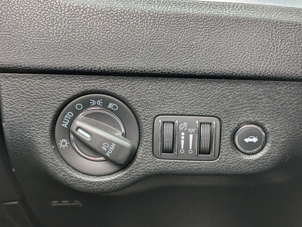 2018 Chrysler 300 2C3CCABGXJH264249 Red Sherbrooke - photo #11