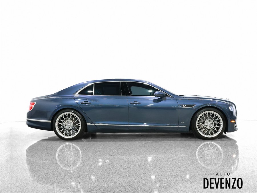 Bentley Flying Spur V8 Sedan 2022 Gris
