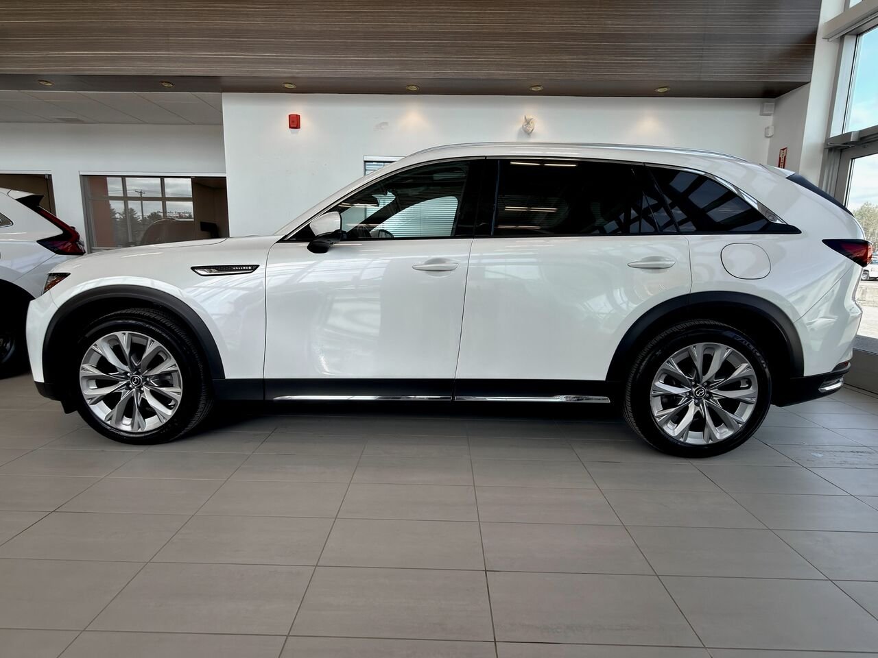 2024 Mazda CX-90 hybride léger White Notre-Dame-des-Prairies - photo #8