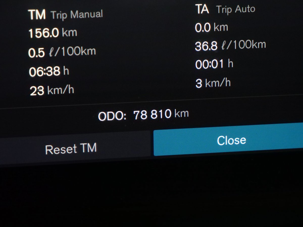 2023 Volvo XC60 Recharge T8 ULTIMATE DARK White Montreal - photo #8