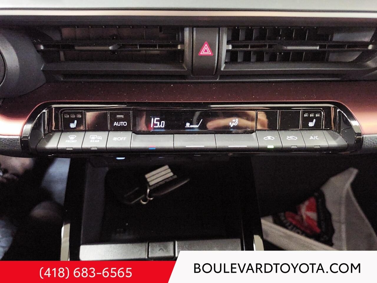 Toyota Prius Prime 100071A-44 | SE 2023 Argent Incisif Québec - photo #12