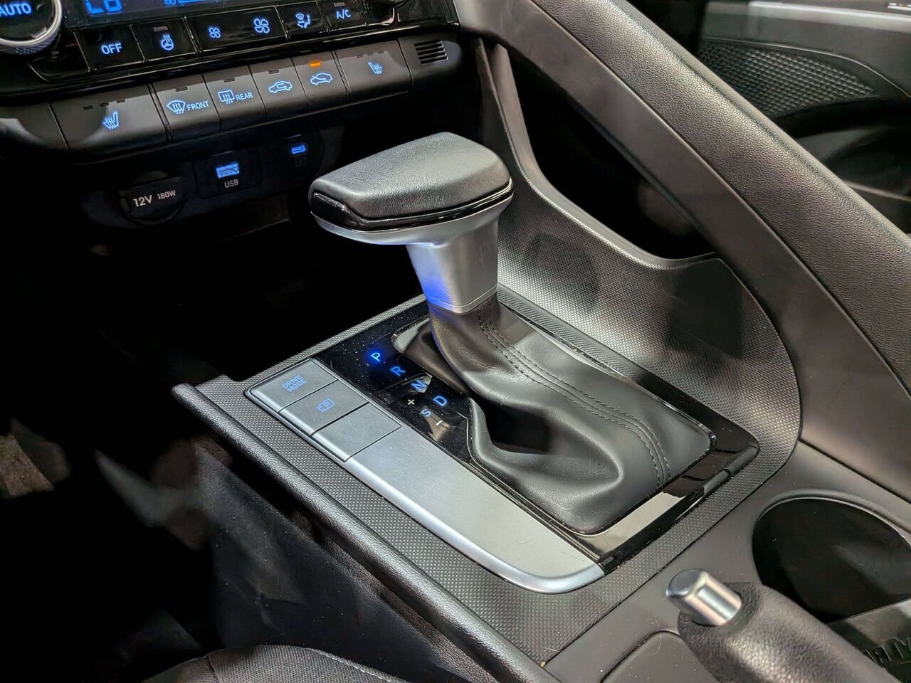 2025 Hyundai Elantra Preferred IVT w/Tech Pkg Black Val-David - photo #30