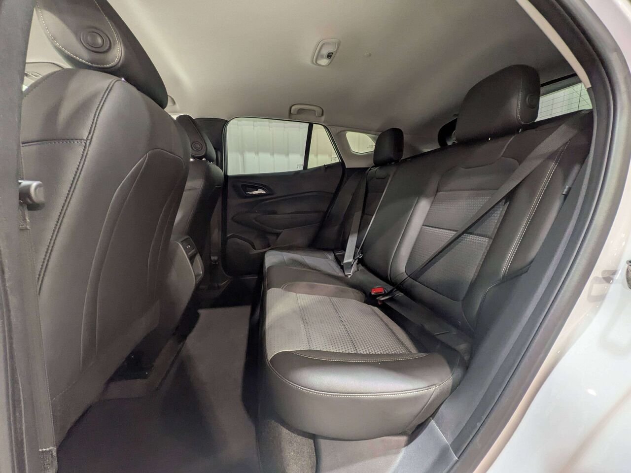 2025 Chevrolet Trax FWD 4dr LT White Val-David - photo #10