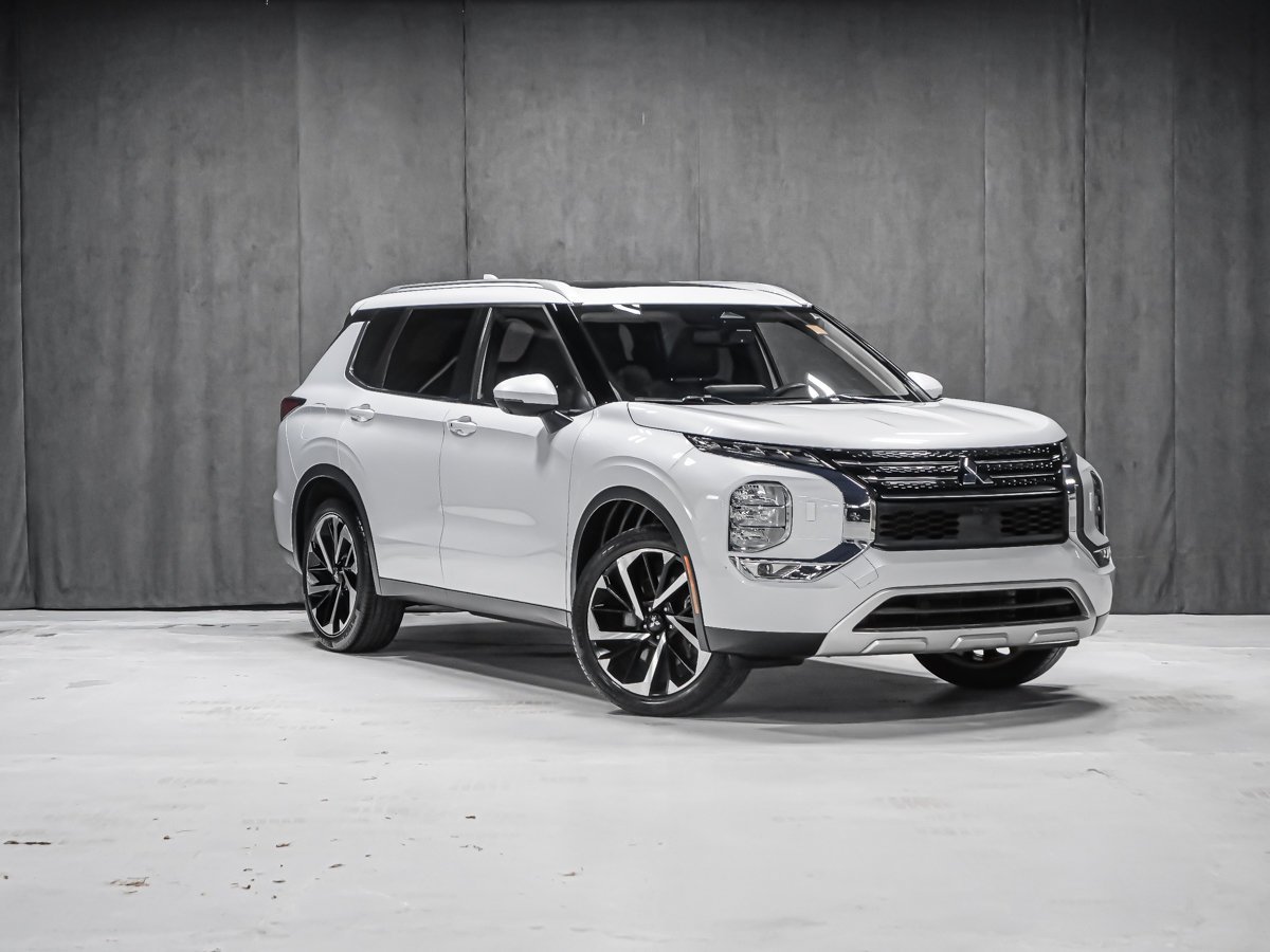 2023 Mitsubishi Outlander SEL S-AWC 7 PLACES White Montreal - photo #1