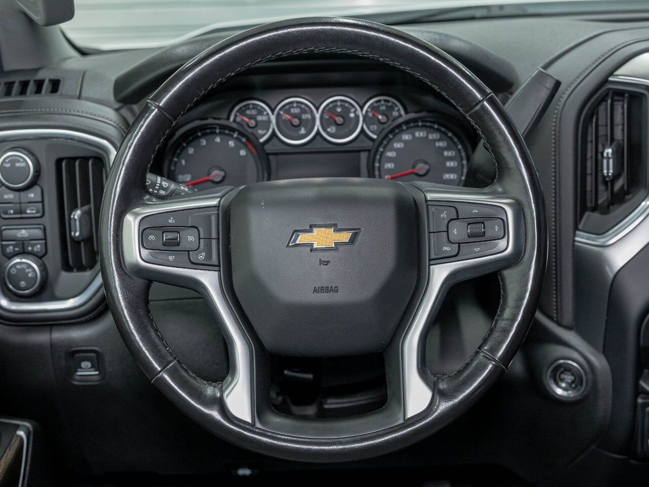 Chevrolet Silverado 1500 LT V8 4X4 *GR. REMORQ MAX* SIEGES CHAUFF *CARPLAY 2020 Blanc Saint-Jérôme - photo #13
