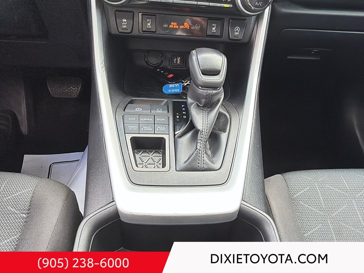 2024 Toyota RAV4 XLE AWD / CLEAN CARFAX / HEATED SEATS / MOONROOF / BACKUP CAMERA White Mississauga - photo #16