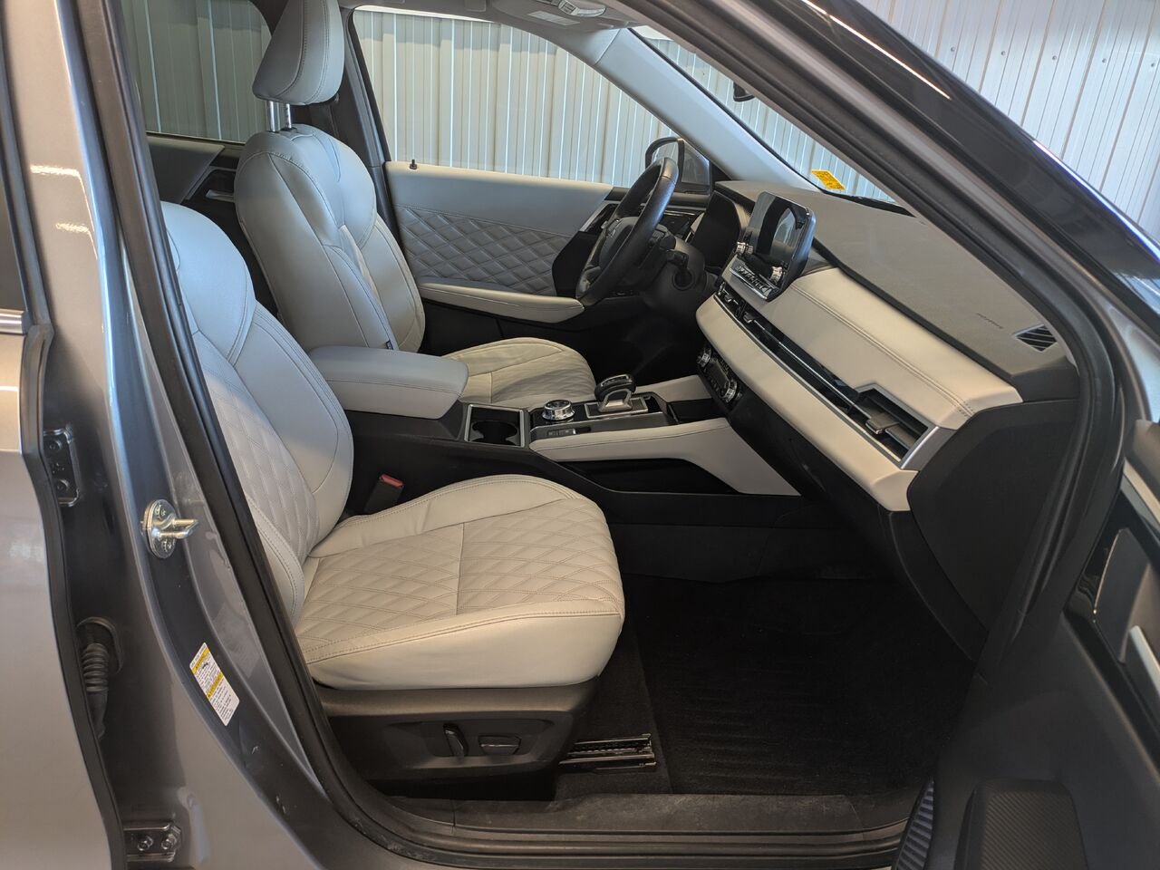 2023 Mitsubishi Outlander Grey Gatineau - photo #16