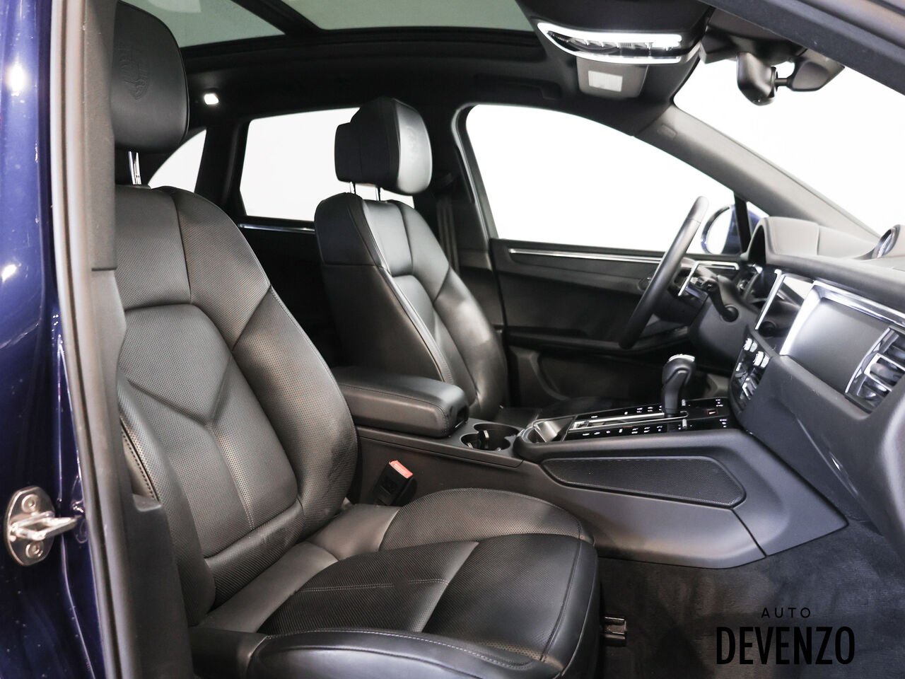 2025 Porsche Macan Blue Saint-Eustache - photo #7