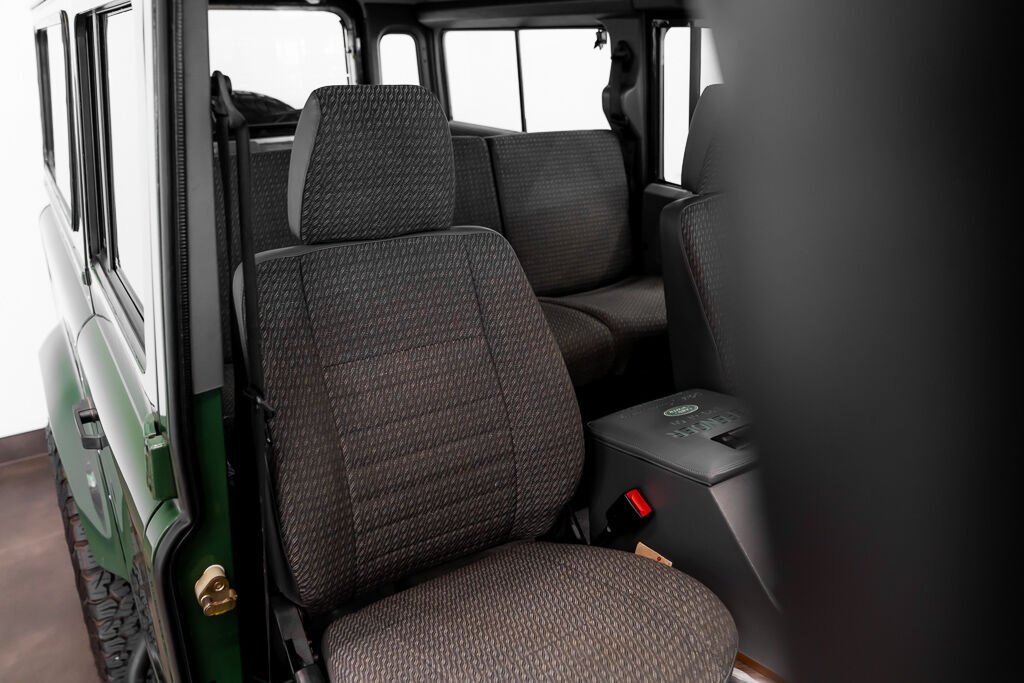 1997 Land Rover Defender Green Saint-Eustache - photo #15
