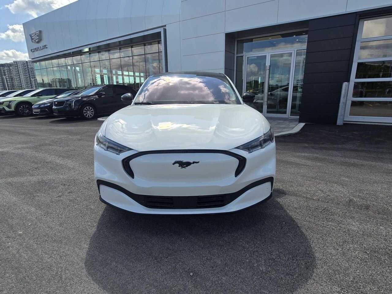 2022 Ford Mustang Mach-E Haut de gamme AWD White Laval - photo #1