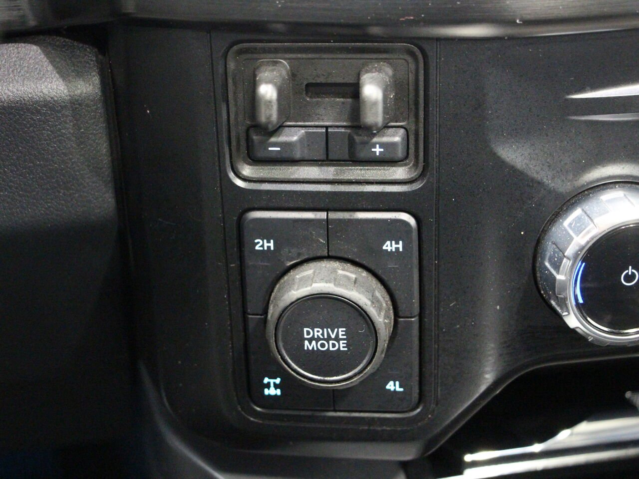 2024 Ford Super Duty F-250 SRW LARIAT Black Saint-Eustache - photo #15