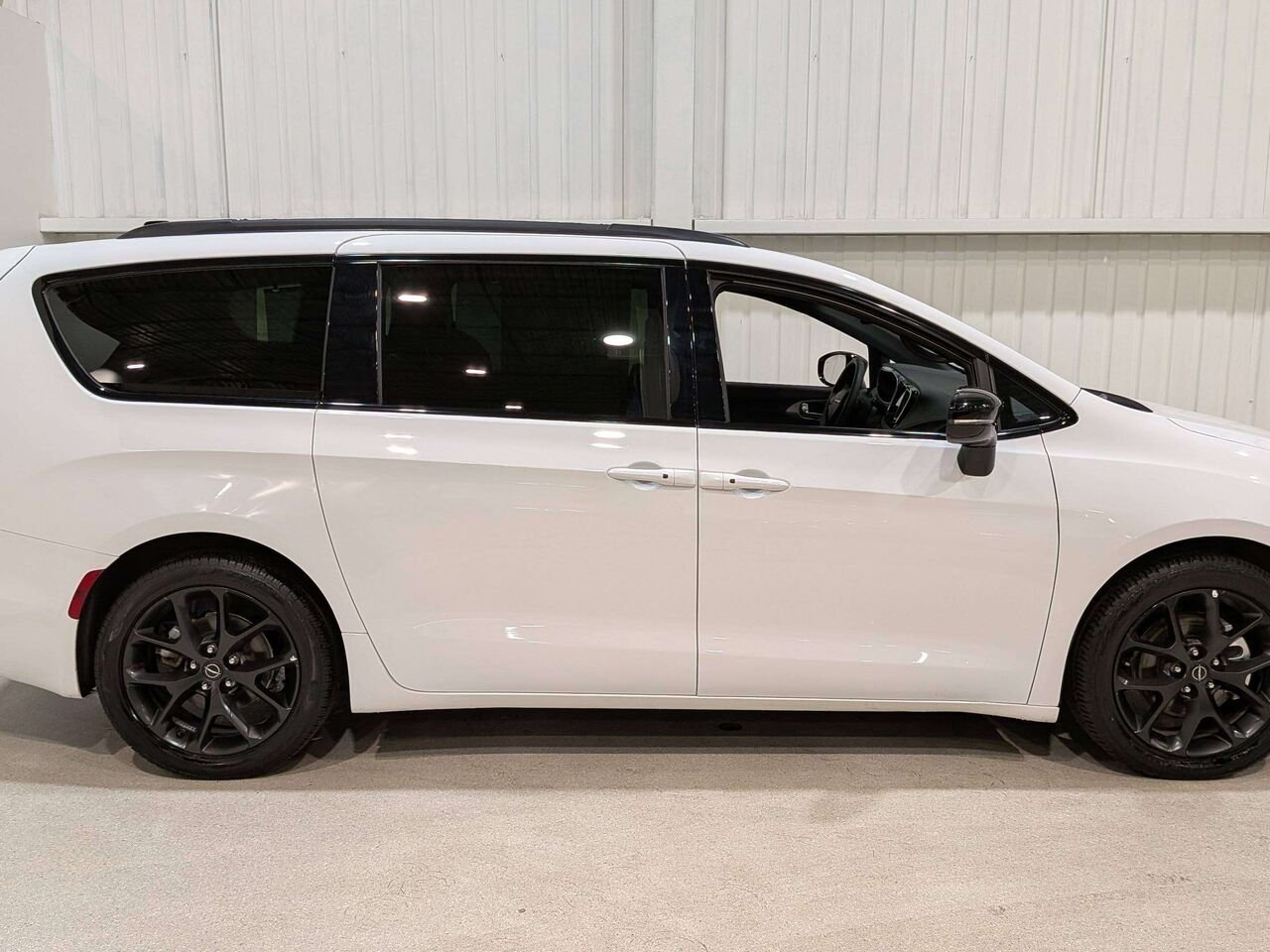 2025 Chrysler Pacifica Limited FWD White Val-David - photo #7