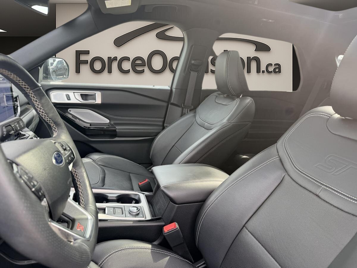 2024 Ford Explorer Black  - photo #2