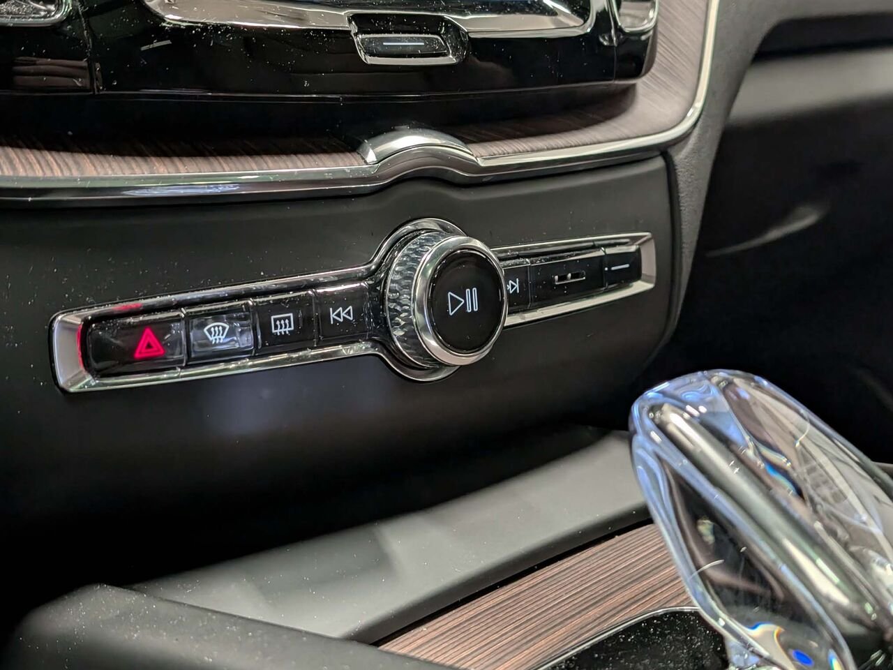 2023 VOLVO XC60 Ultimate Bright Theme AWD Toit Pano Sièges Chauffants Grey Sherbrooke - photo #16