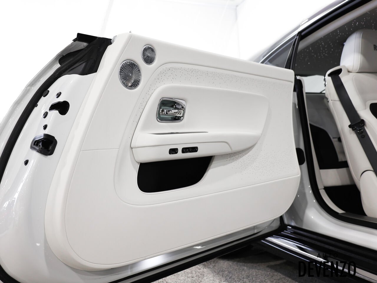 Rolls-Royce Spectre 2024 Blanc Saint-Eustache - photo #8