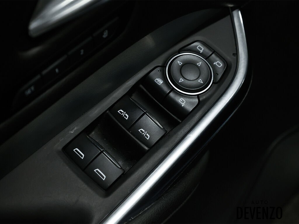 2020 Cadillac XT4 Silver Saint-Eustache - photo #11
