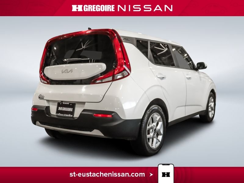2022 Kia Soul White Saint-Eustache - photo #11