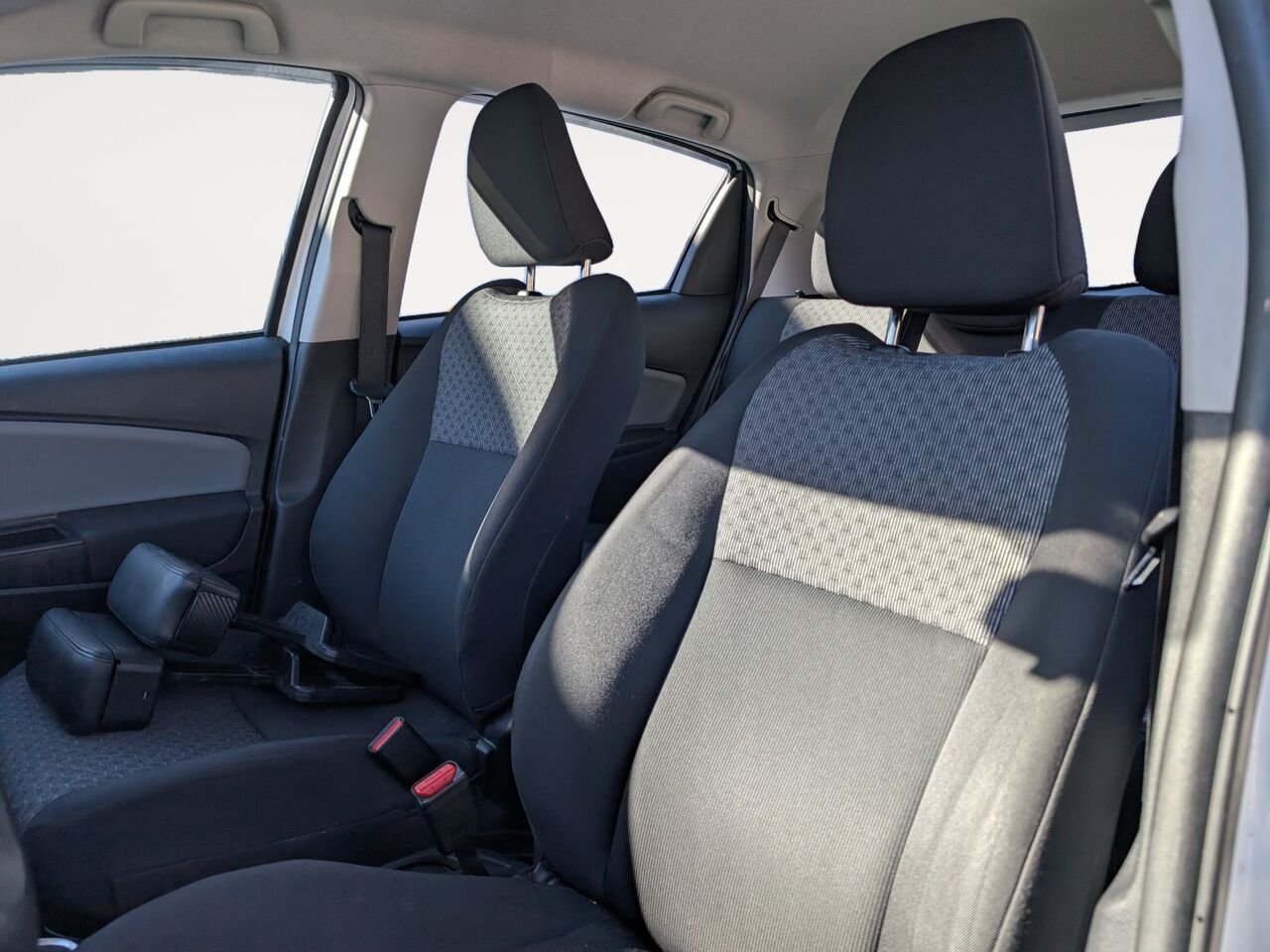 Toyota Yaris LE/AC/RÉGULATEUR DE VITESSE/VITRES ÉLECTRIQUES 2015 Blanc Sherbrooke - photo #6