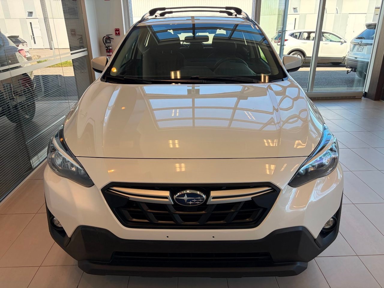 2022 Subaru Crosstrek White Notre-Dame-des-Prairies - photo #2