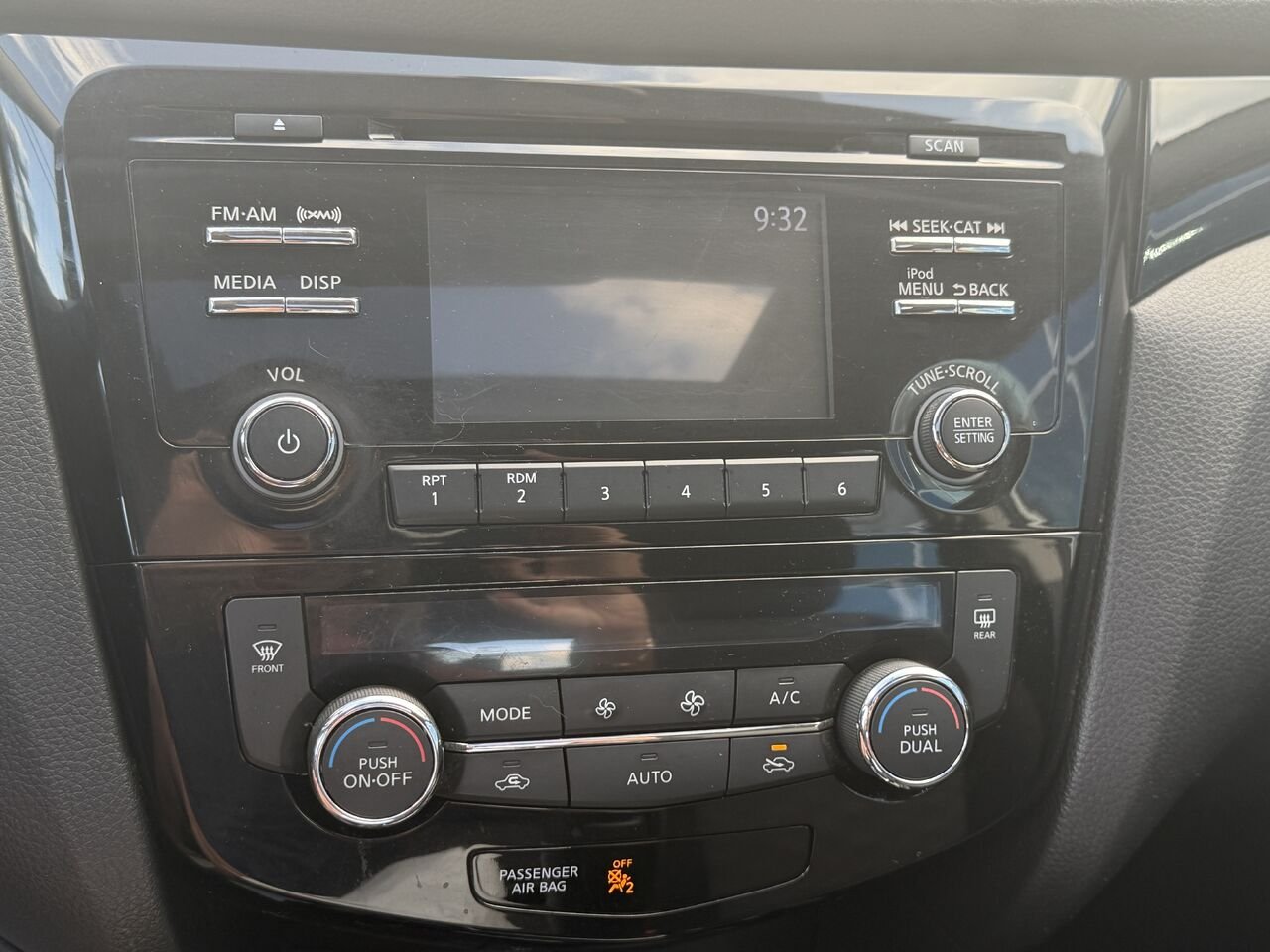 2018 Nissan Qashqai White Ste-Marie - photo #15