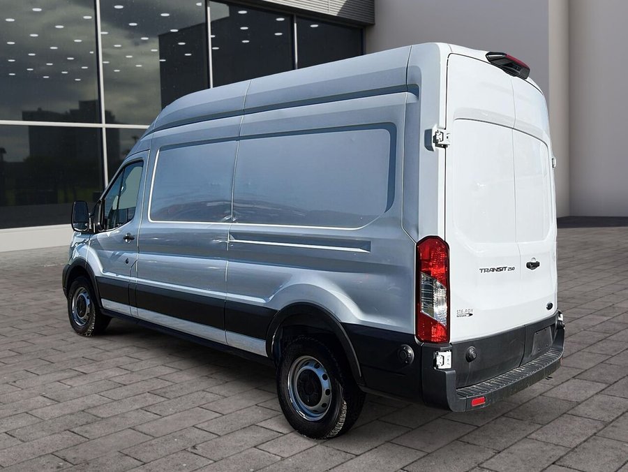 Ford Transit fourgon utilitaire T-250 PA toit surélevé 148 po PNBV de 9 070 lb 2025
