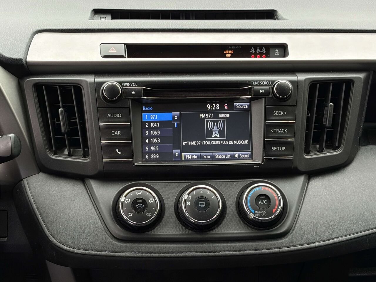 2017 Toyota RAV4 LE Grey Gatineau - photo #14