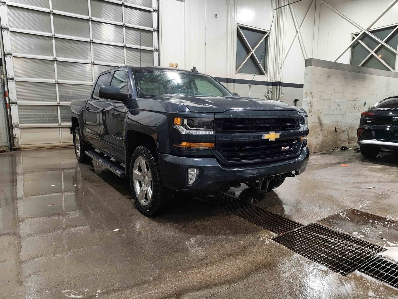 2018 Chevrolet Silverado 1500 4WD Crew Cab 143.5 LT w/2LT Grey Sherwood Park - photo #2