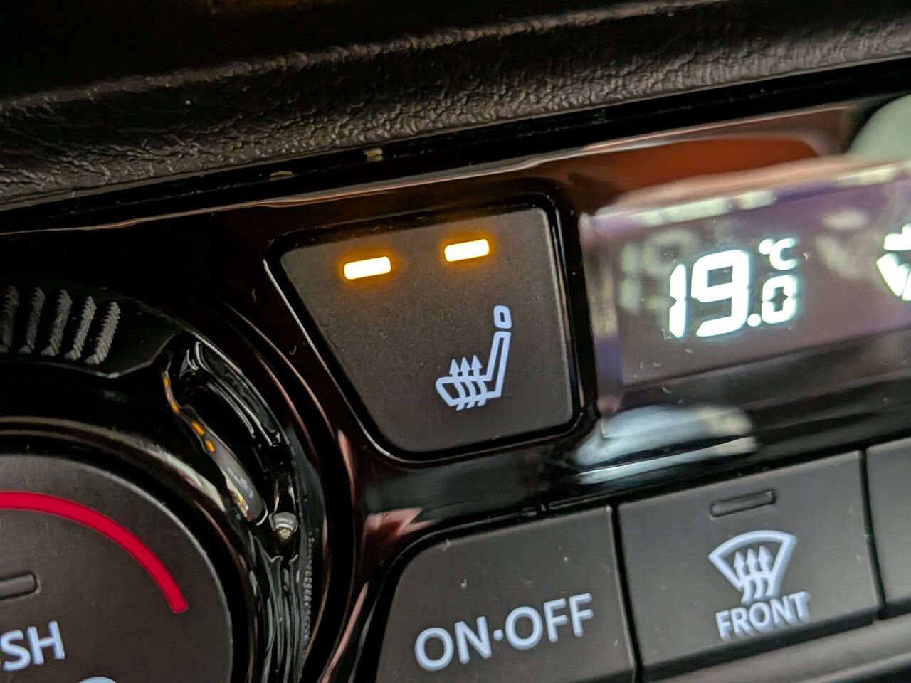 2026 Nissan Kicks SV AWD White Val-David - photo #2
