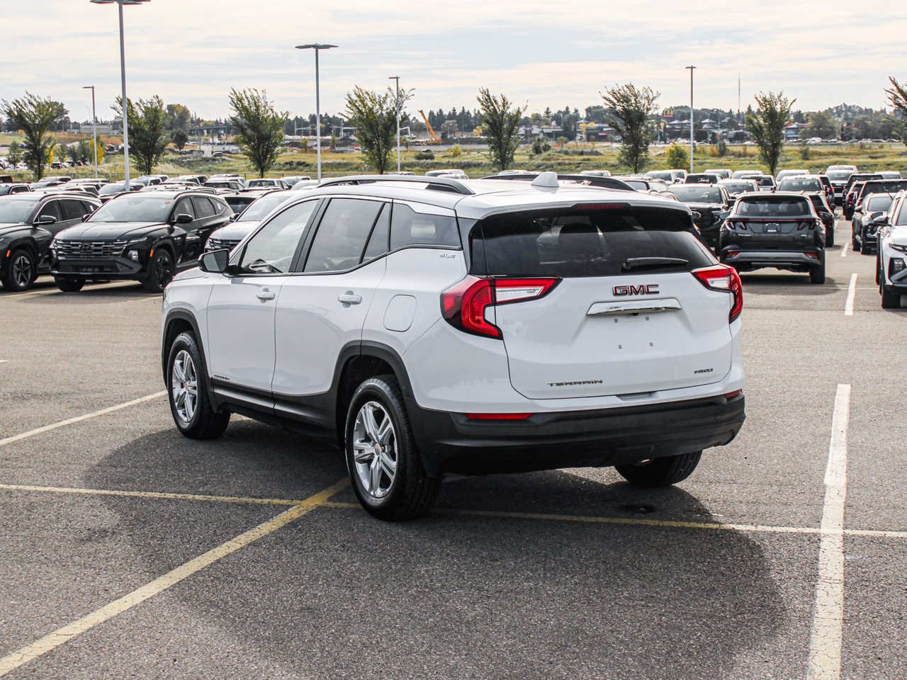 2024 GMC Terrain AWD 4dr SLE White Sherwood Park - photo #5