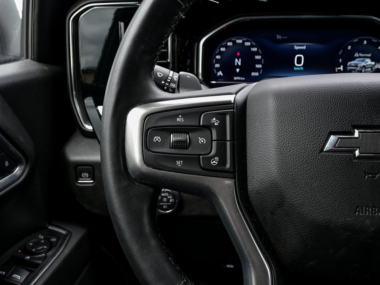 2024 Chevrolet Silverado 1500 4WD Crew Cab 147 RST White Sherwood Park - photo #20