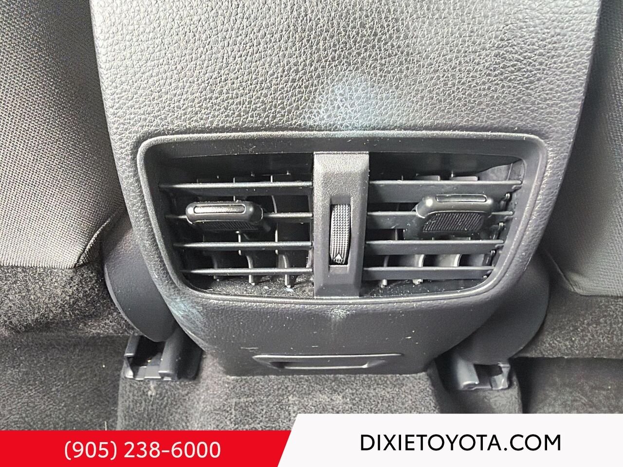 2024 Toyota Corolla Cross LE PREMIUM AWD / CLEAN CARFAX / HEATD SEATS / MOONROOF / ALLOY WHEELS / CARPLAY AND ANDROID AUTO Black Mississauga - photo #17