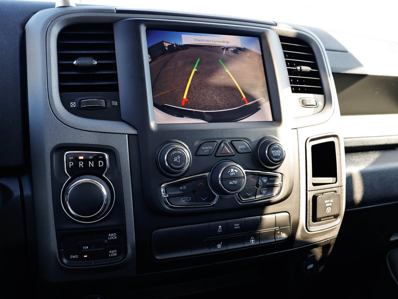 2022 Ram 1500 Classic Express 4x4 Quad Cab 6'4 Box White Sherwood Park - photo #23