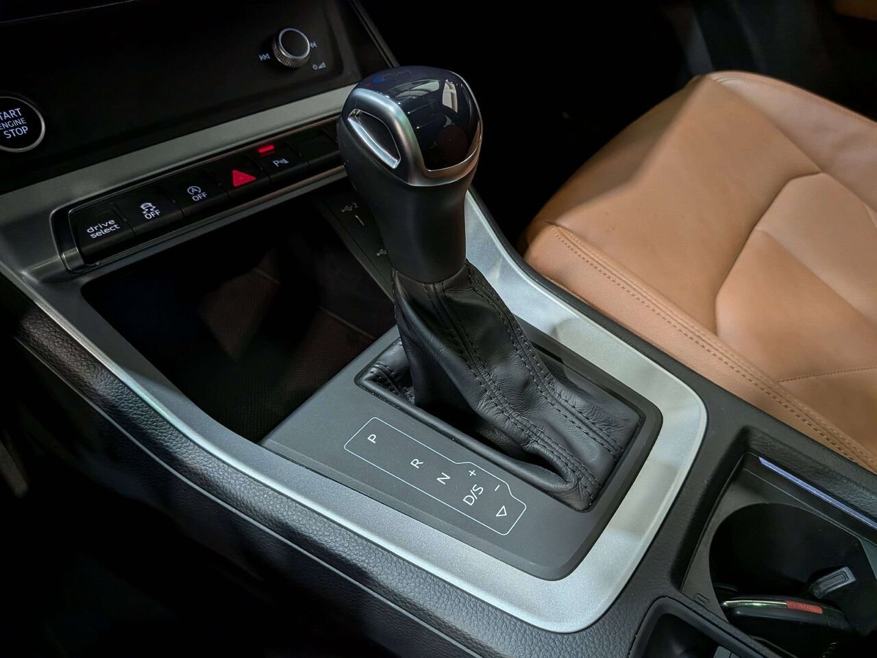 2023 Audi Q3 Komfort 45 TFSI quattro Black Val-David - photo #28