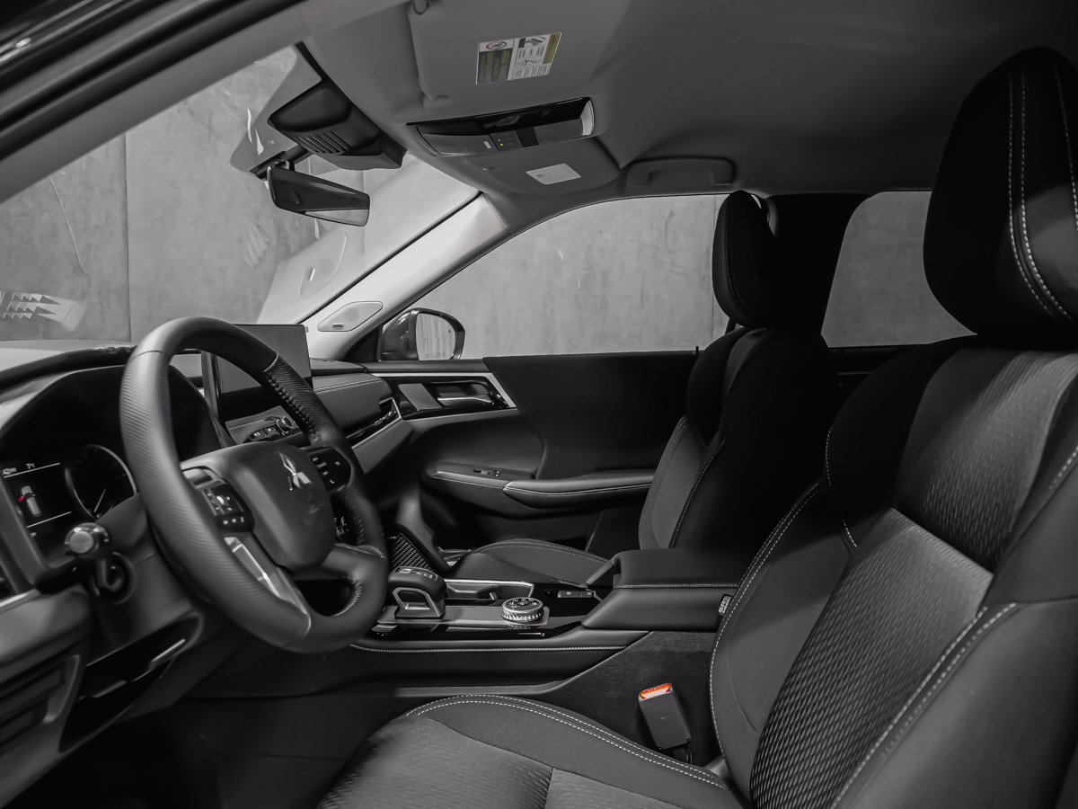 Mitsubishi Outlander ES 2026 Gris plomb Montréal - photo #19