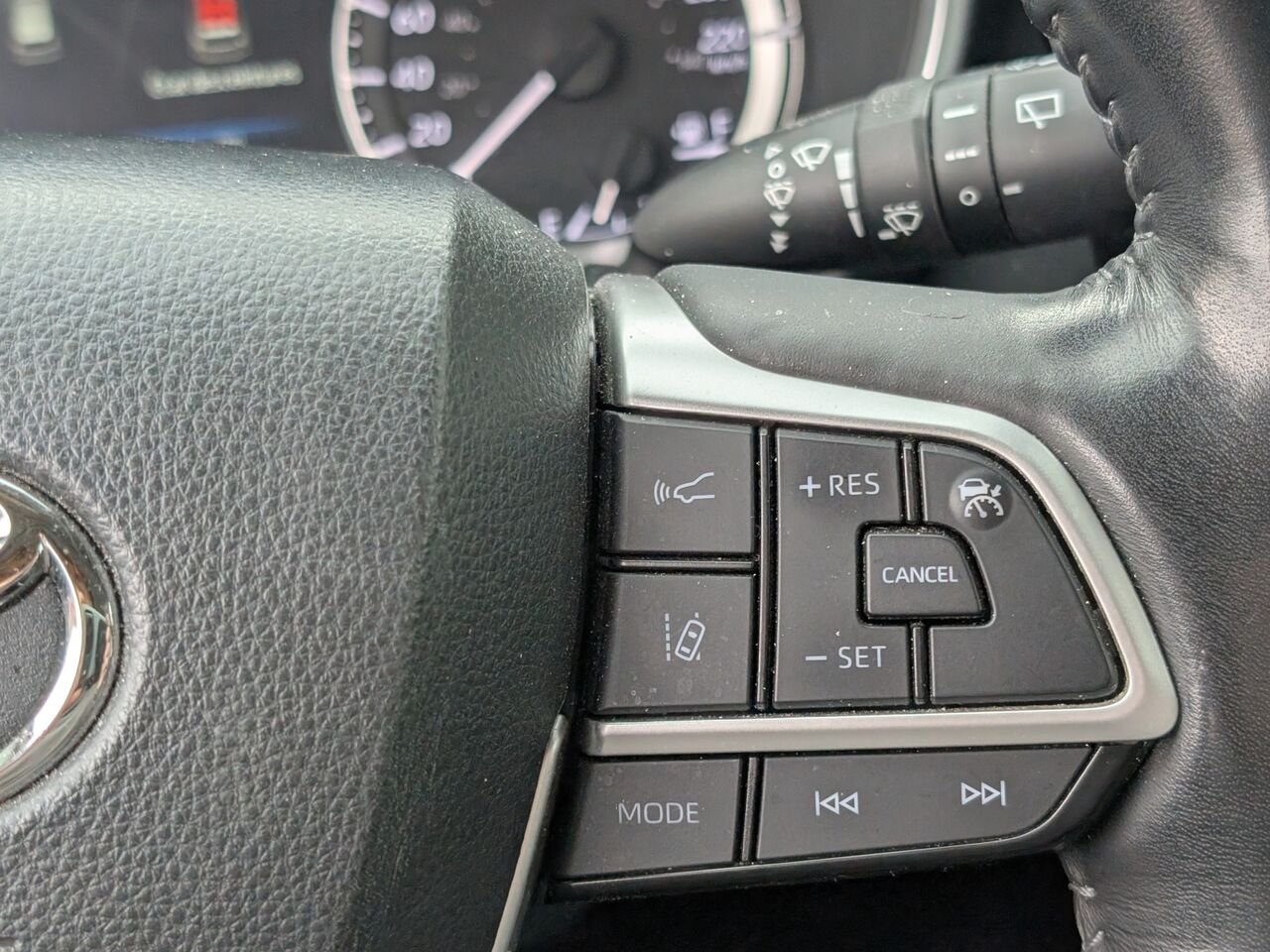 2023 Toyota Highlander 5TDKDRBH8PS027958 Silver Sherbrooke - photo #14