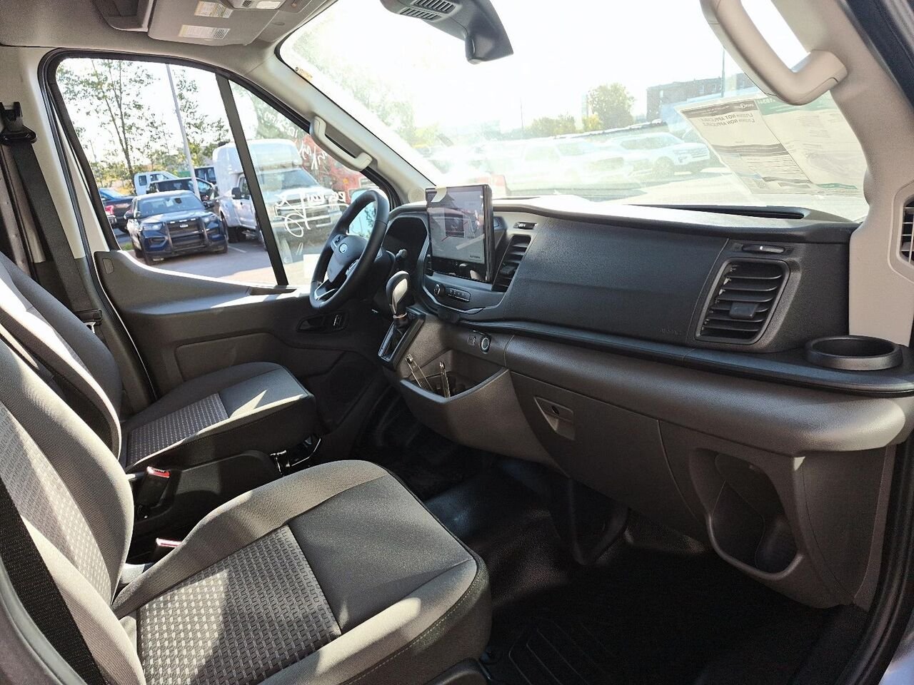 Ford Transit fourgon utilitaire 27031 | BASE 2027 Argent emblématique métallisé Saint-Jérôme - photo #5