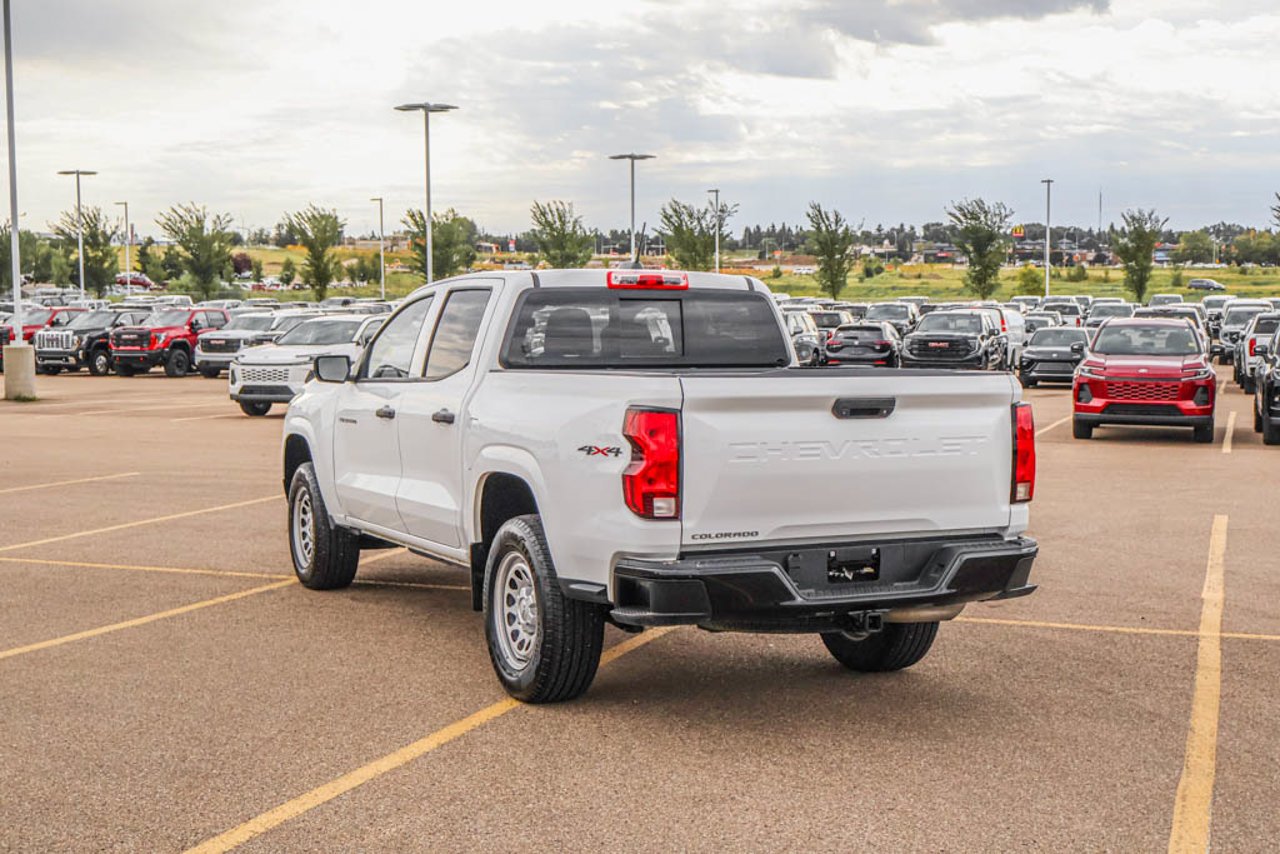 2024 Chevrolet Colorado 4WD Crew Cab WT White Sherwood Park - photo #5