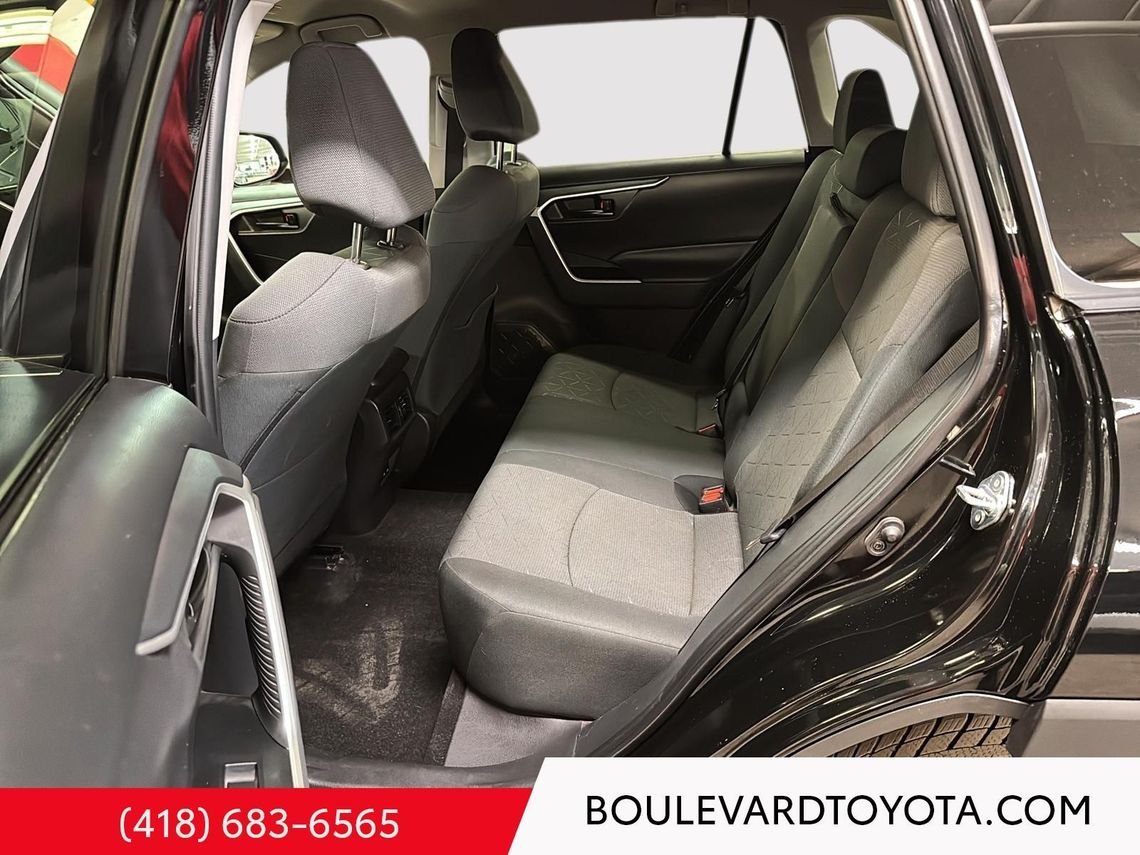 2024 Toyota RAV4 531720-104 | LE Black Québec - photo #18