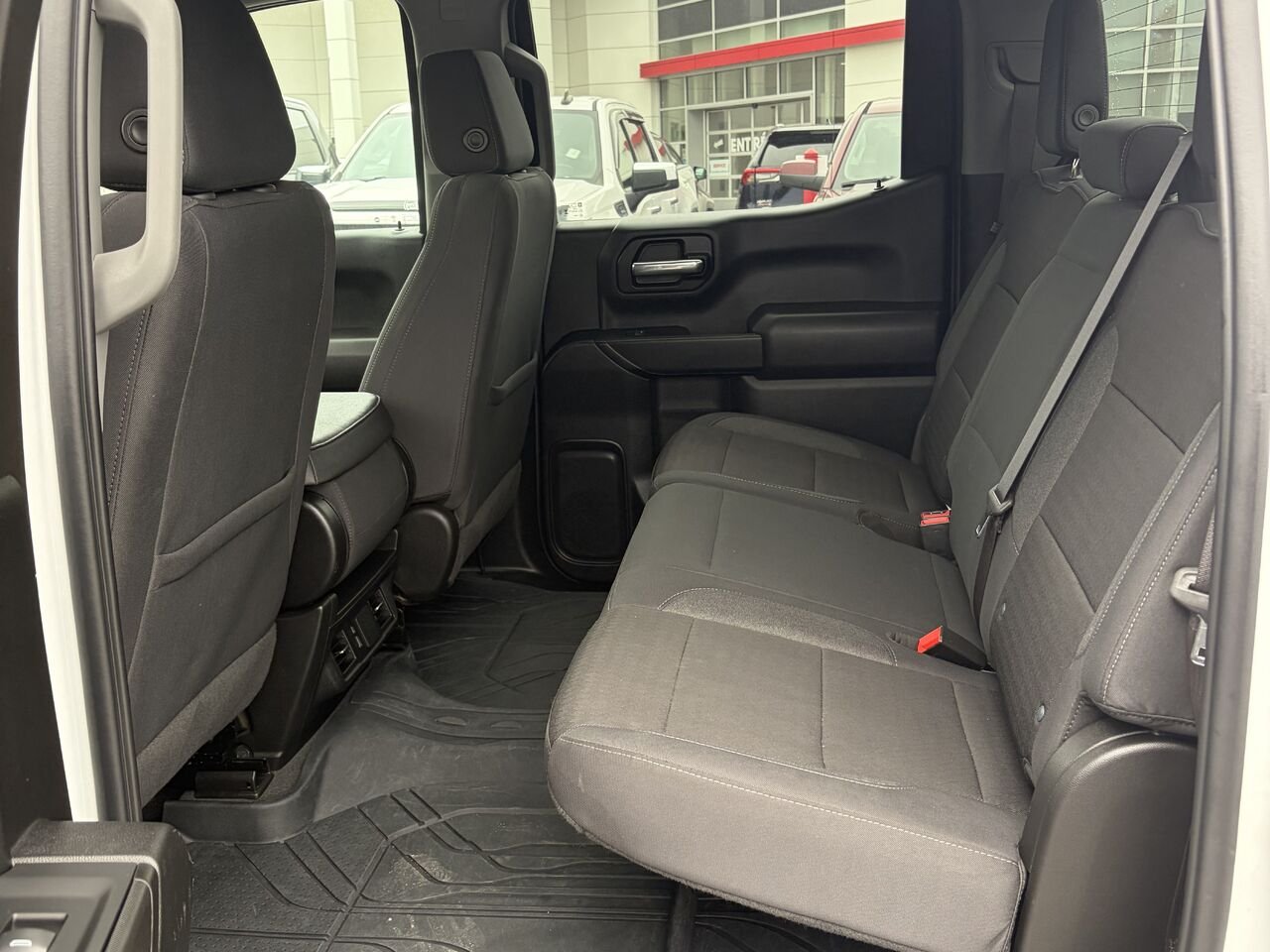 CHEVROLET SILVERADO K1500 CUSTOM Custom cabine multiplace 4RM 157 po 2024 Noir Gatineau - photo #8