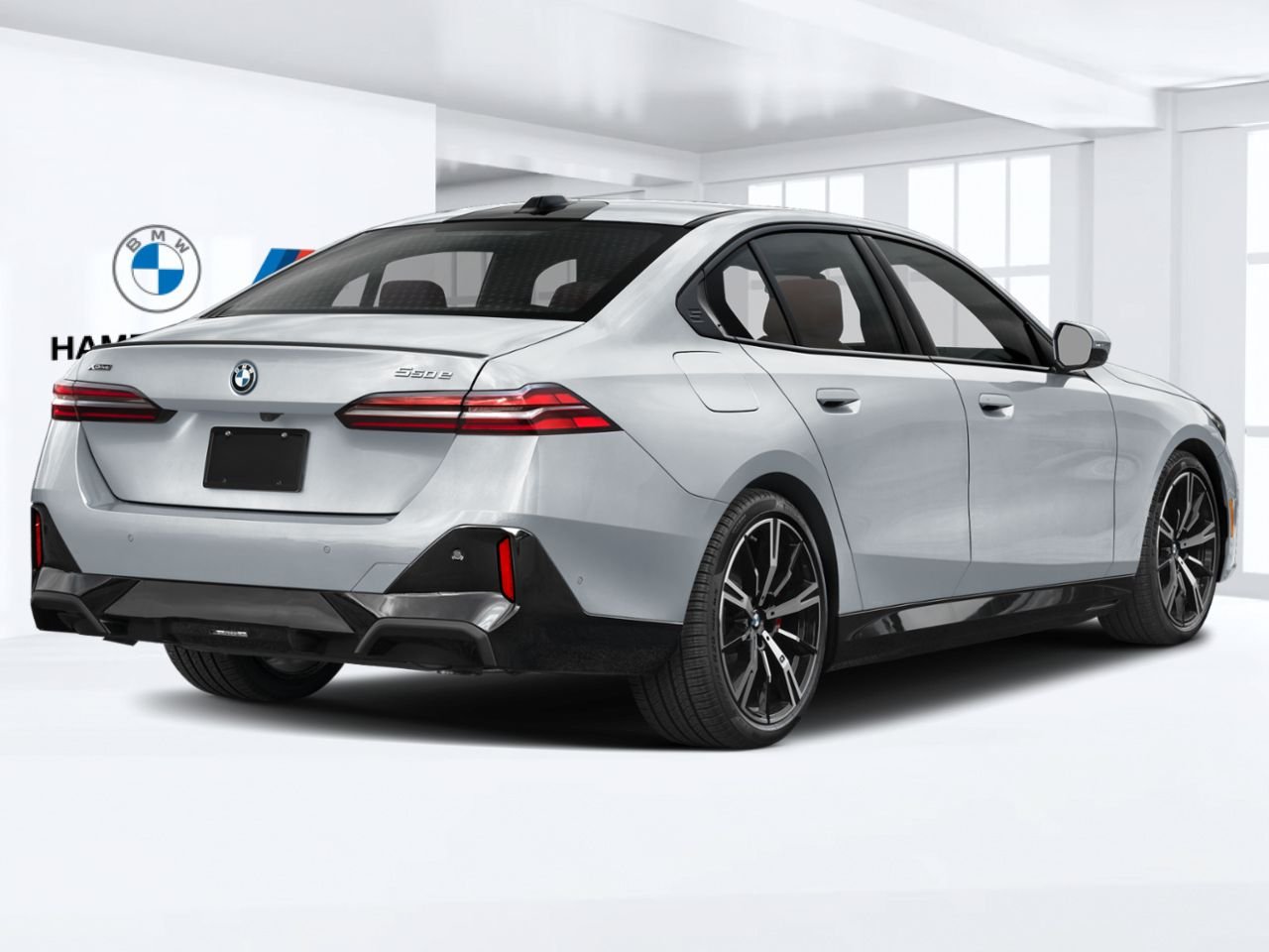 BMW 5 Series 550e xDrive 2027 Gris Blainville - photo #2