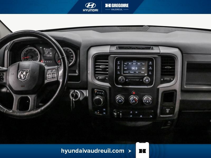 Ram 1500 YW97 | Express 4x4 Crew Cab 5'7" Box 2019 Argent Laval - photo #23