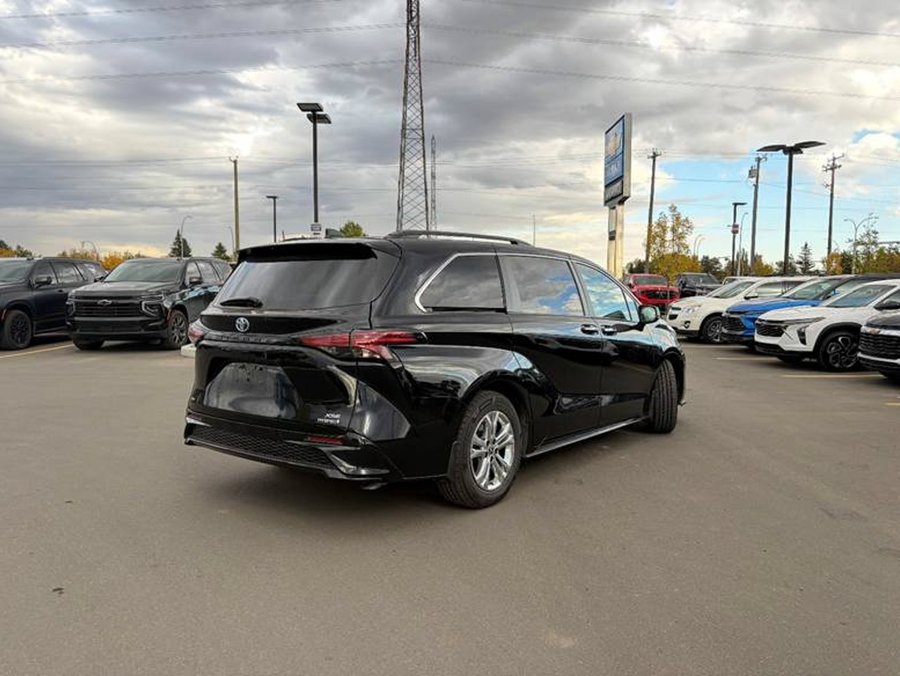 2022 Toyota Sienna XSE AWD Hybrid 2.5L 7 Passenger | Power Sunroof Black