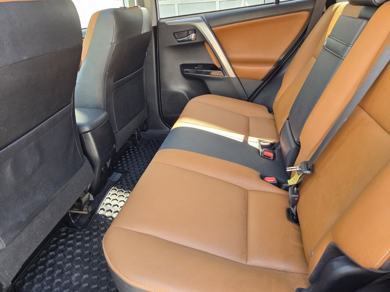 Toyota RAV4 Hybride 2017 Blanc Mont-Laurier - photo #17