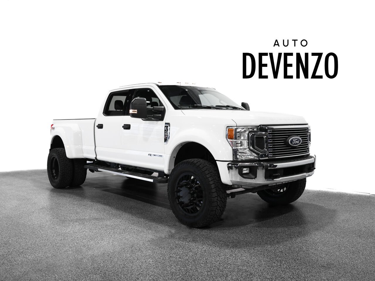 2020 Ford Super Duty F-450 DRW White Saint-Eustache - photo #1