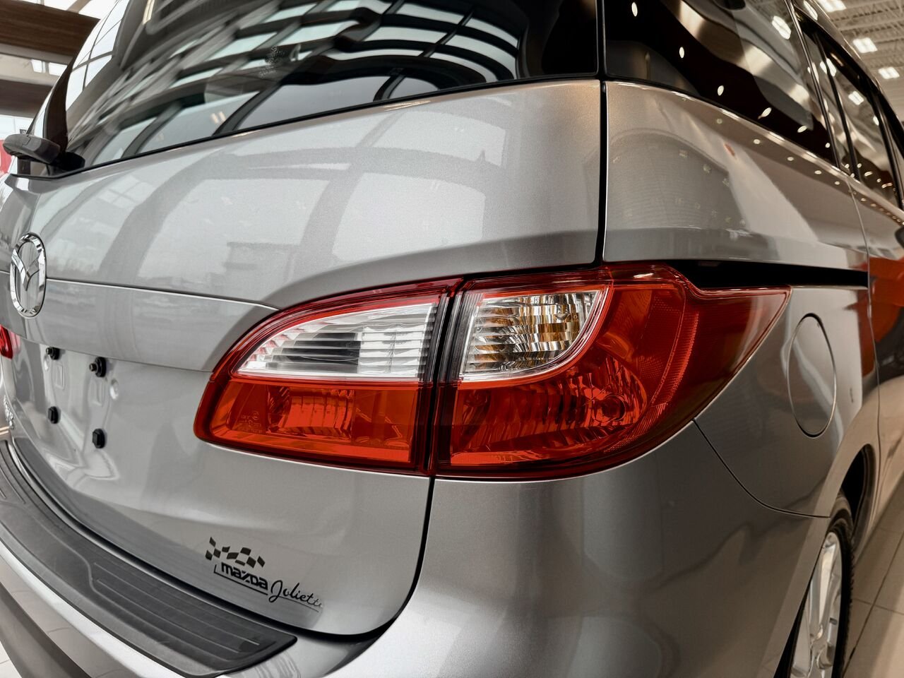 2014 Mazda Mazda5 Silver Notre-Dame-des-Prairies - photo #8