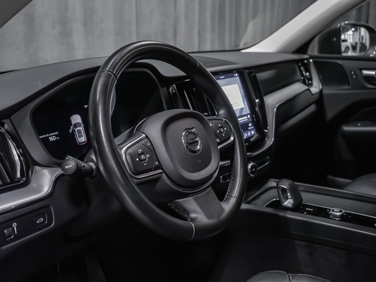 2022 Volvo XC60 B6 MOMENTUM Grey Montreal - photo #7