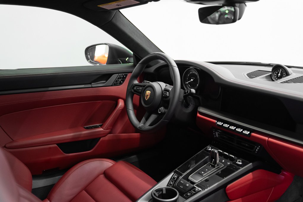Porsche 911 Carrera 4 GTS 2024 Noir Kirkland - photo #15